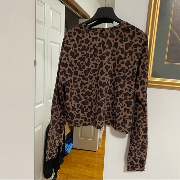 NWT A&F - Long-Sleeve Cropped Leopard Boyfriend Tee - Picture 5 of 6